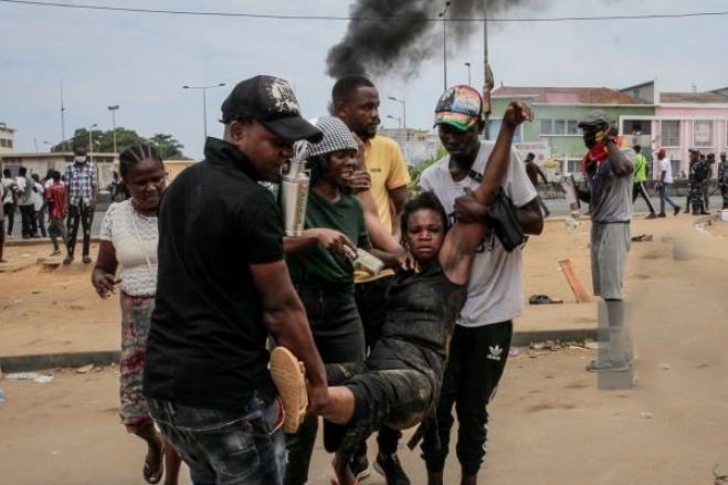 Um morto e mais de 30 feridos no funeral do músico "Nagrelha" em Luanda
