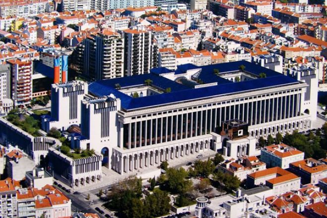 Bancos portugueses atentos à desvalorização do petróleo e do kwanza em Angola