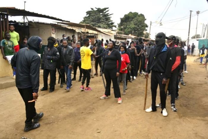 Depois de matarem líder da “turma do apito” meliantes caçam de porta em porta demais integrantes do grupo