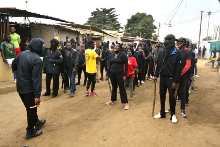 Depois de matarem líder da “turma do apito” meliantes caçam de porta em porta demais integrantes do grupo