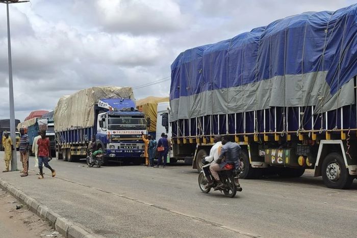 Camionistas angolanos dizem que taxas transfronteiriças para RDCongo travam “cobranças ilegais”