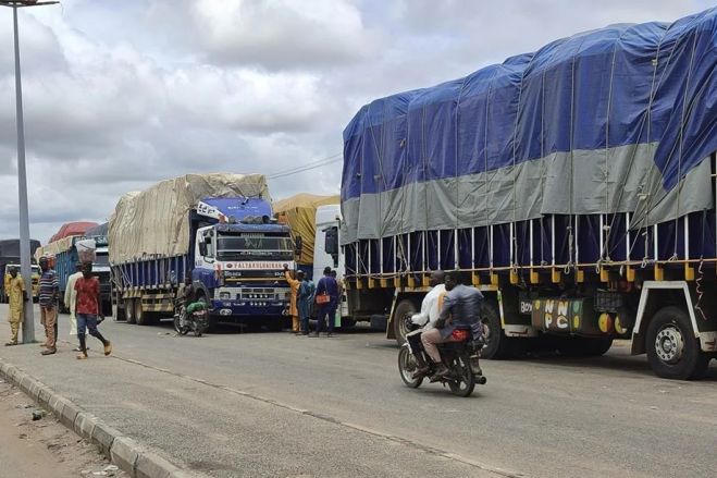 Camionistas angolanos dizem que taxas transfronteiriças para RDCongo travam “cobranças ilegais”
