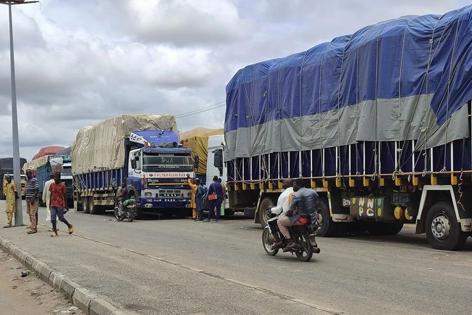 Camionistas angolanos dizem que taxas transfronteiriças para RDCongo travam “cobranças ilegais”