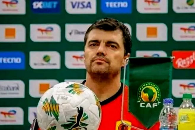 Pedro Gonçalves emociona-se na despedida da seleção de Angola