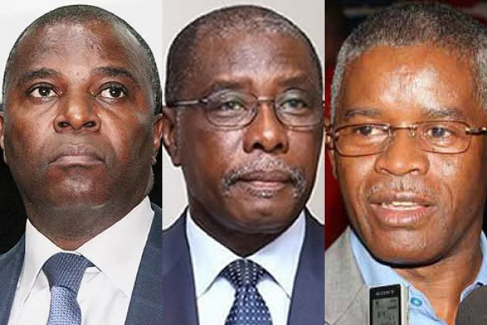 Edeltrudes Costa, Pedro Sebastião e Francisco Furtado de uma estrutura apodrecida