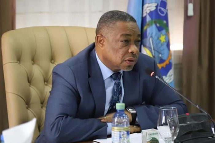 Angola quer apertar controlos nos portos e aeroportos para reprimir barões da droga