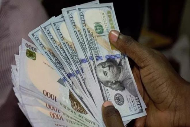 Banco Nacional de Angola limita remessas para o estrangeiro a 5 mil dólares mensais