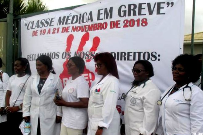 Governo angolano acusa sindicato dos médicos de obstruir negociações para fim de greve