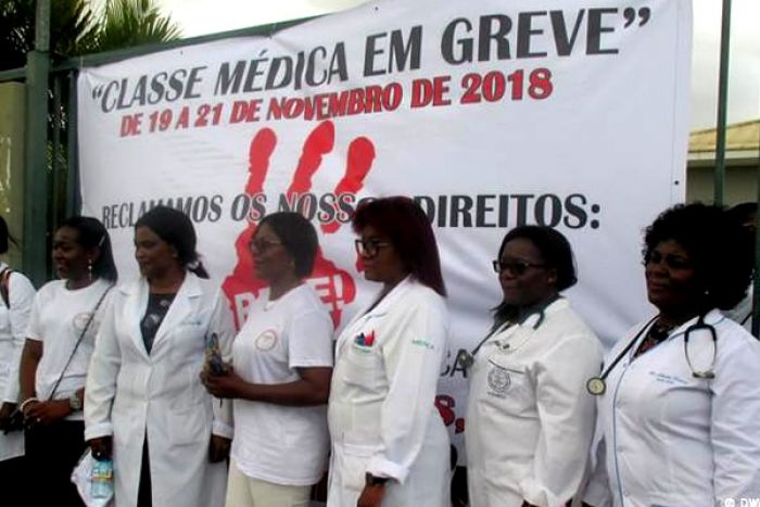 Governo angolano acusa sindicato dos médicos de obstruir negociações para fim de greve
