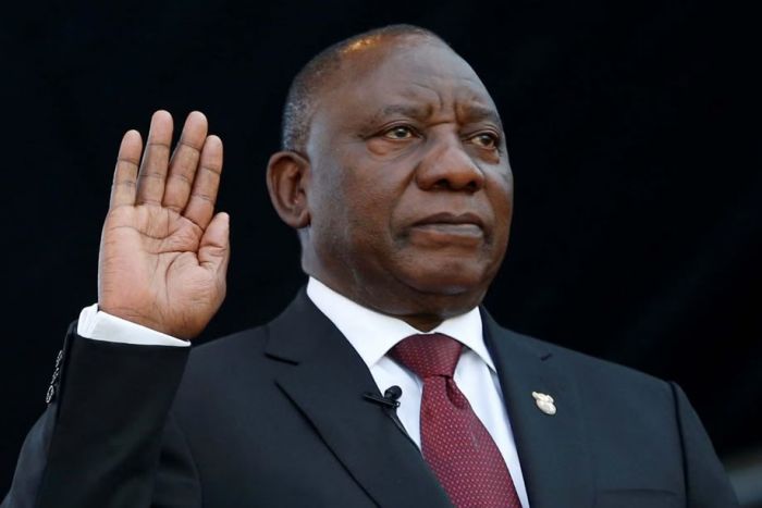 Cyril Ramaphosa é reeleito presidente da África do Sul com 283 votos