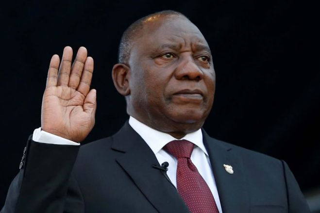 Cyril Ramaphosa é reeleito presidente da África do Sul com 283 votos