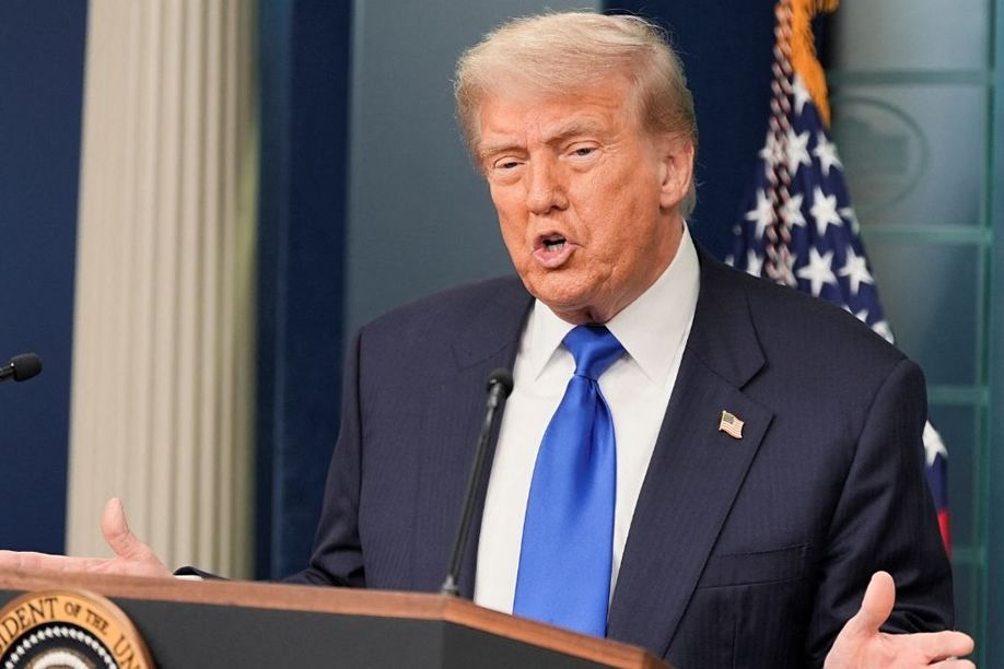 Trump ameaça com taxa adicional de 10% países que alinharem com BRICS