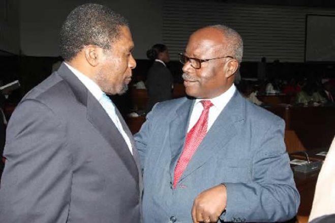 Deve-se jogar a política e a verdade