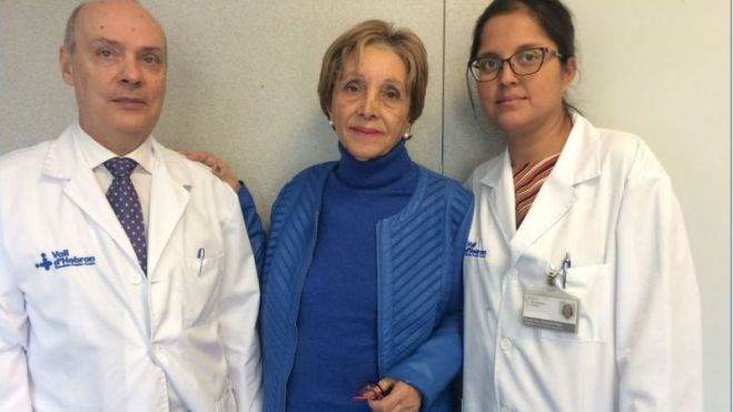 María José del Valle (ao centro) foi operada com radiofrequência em Barcelona Twitter Vall d'Hebron