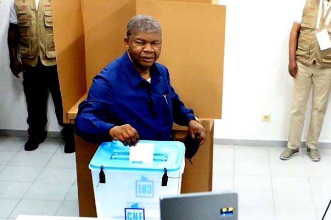 João Lourenço já votou e diz que "todos vão sair a ganhar"