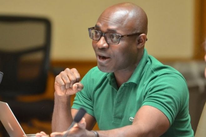 "É o fim político de uma família que tanto mal causou a Angola", diz activista Rafael Marques