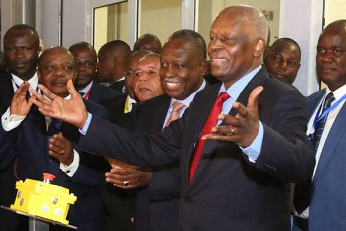 José Eduardo dos Santos vítima do sistema que ele próprio criou