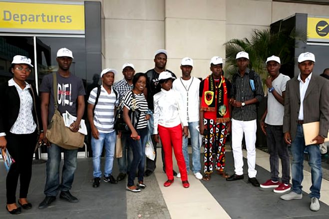 Bolseiros angolanos rumo ao Brasil e Portugal para formação médica especializada