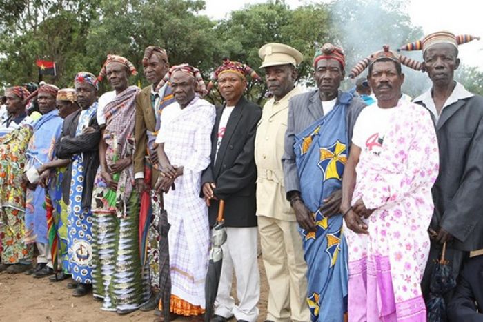 Poder tradicional em Angola nada pode fazer contra o das diamantíferas