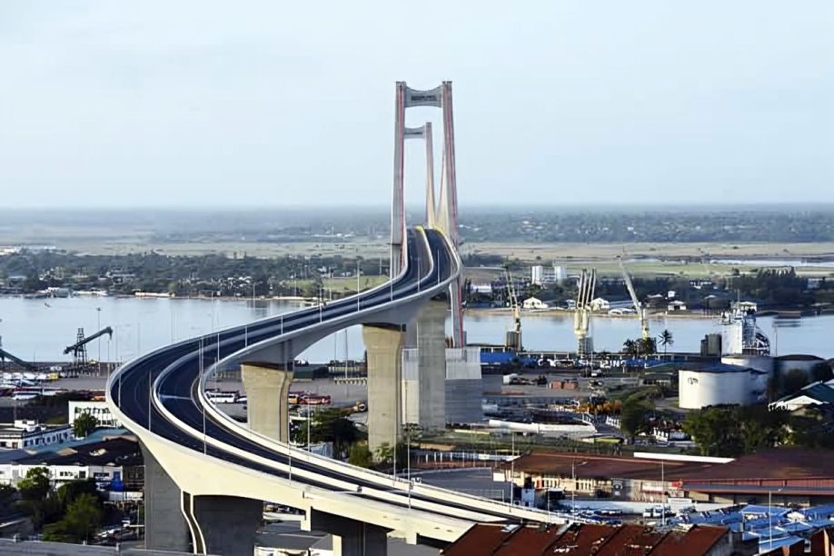 Angola busca financiamento de ponte para ligar Cabinda ao resto do país