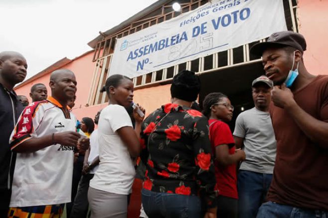 Seis delegados da UNITA detidos com supostas atas falsas, partido desmente