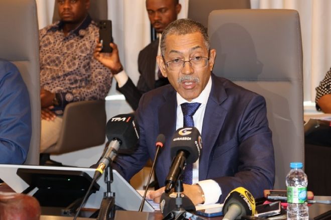 Angola admite rescindir contrato com empresa que vai construir refinaria do Soyo