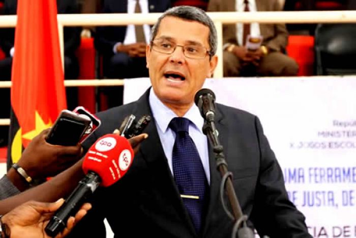 “Há militantes da UNITA disfarçados de sociedade civil” - Rui Falcão